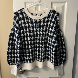 NWTs LOFT houndstooth patterned sweater, size M
